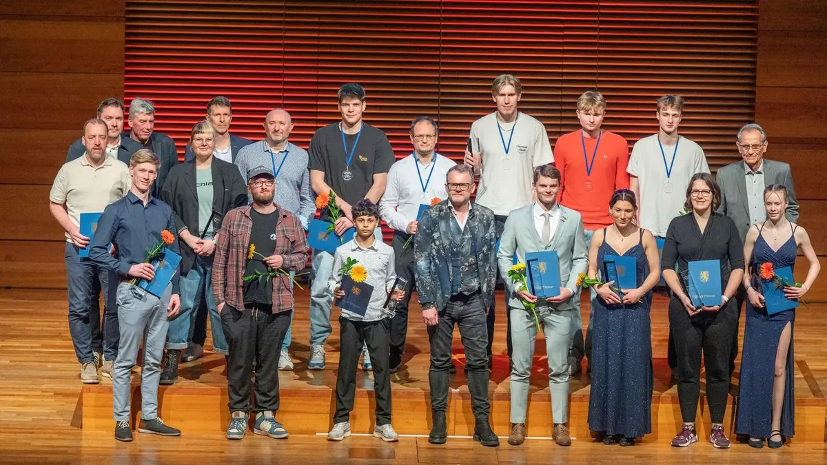Ehrung aller Ausgezeichneten | © Maik Schuck