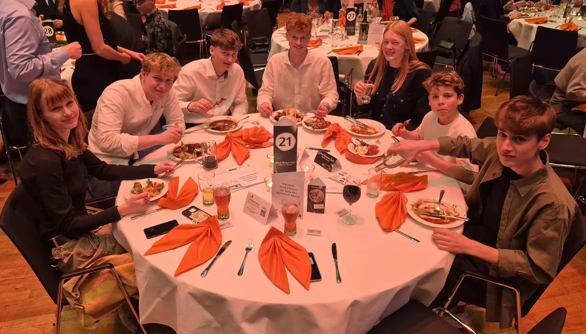 Tisch der Athlet*innen des Weimarer Kletterkaders | © Christoph Stahr