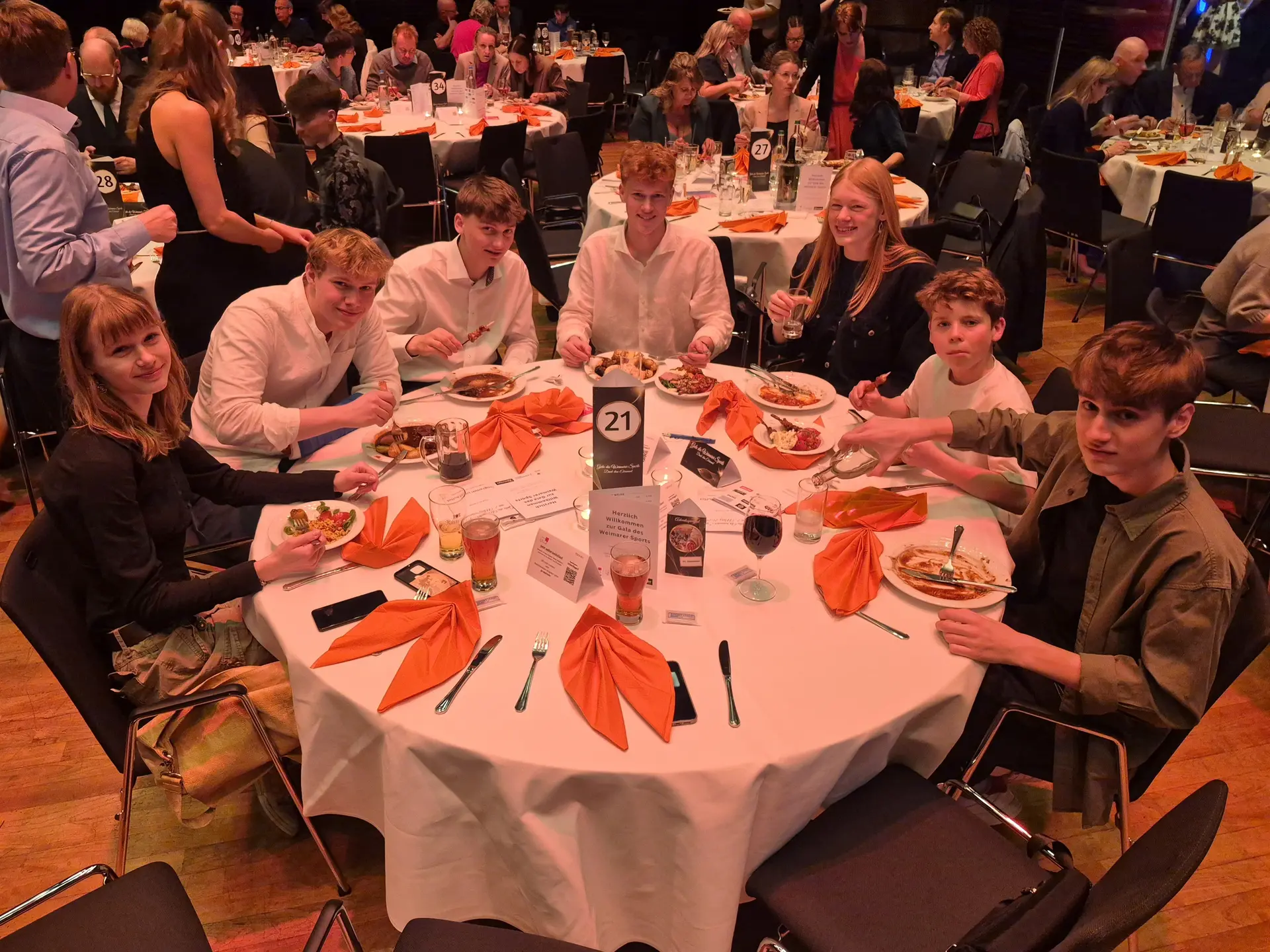 Tisch der Athlet*innen des Weimarer Kletterkaders | © Christoph Stahr