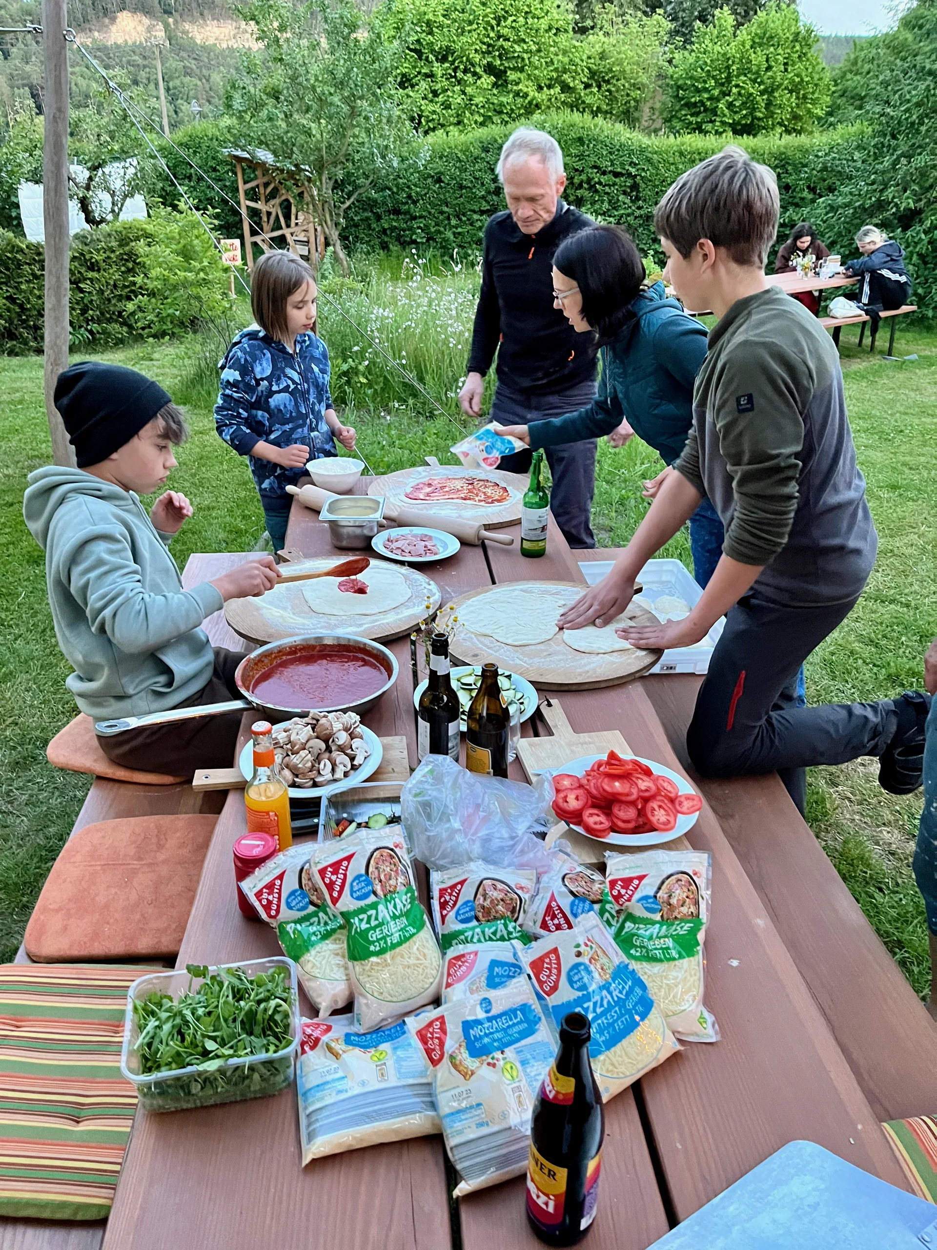 Tafel im Hinterland-Hostel | © Andre Huss